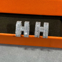 [Promax Jewelry]H STUD EARRINGS WITH SILVER DIAMONDS